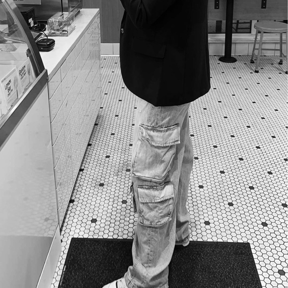 Zara Mid to High Rise Cargo Jeans - Picture 4 of 4